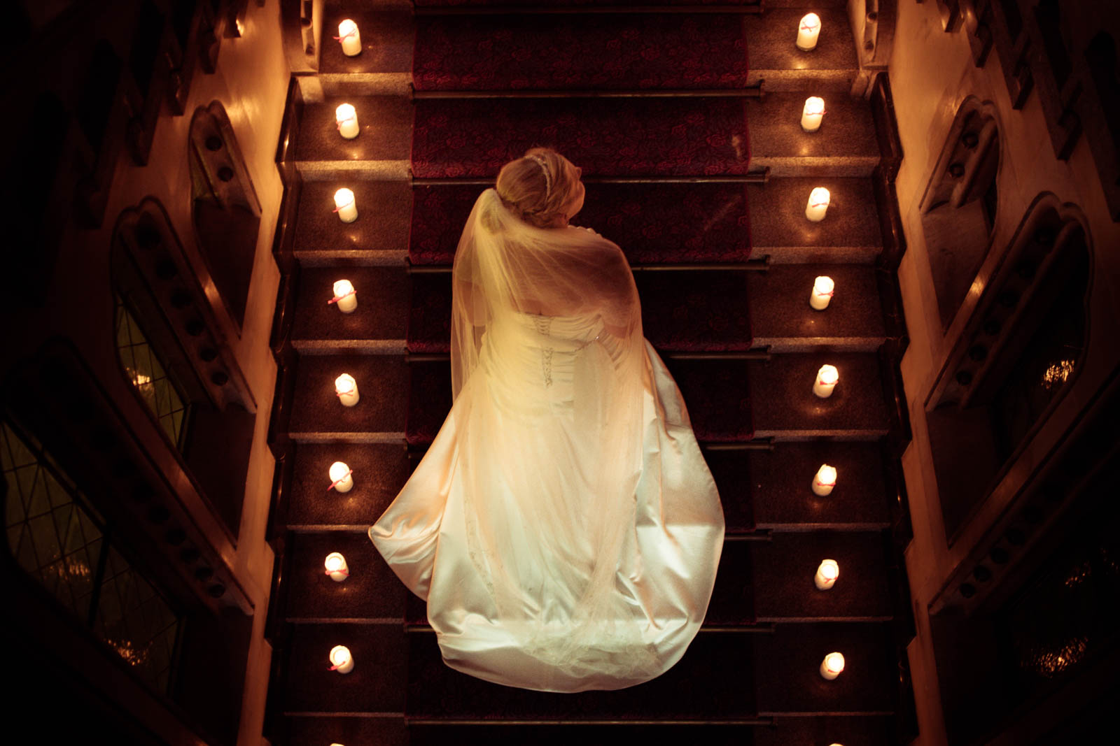 Braut im Kerzenlicht