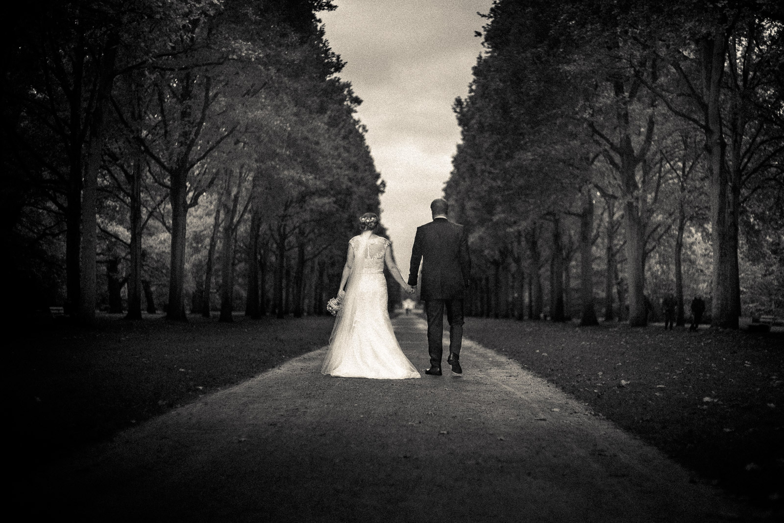 Brautpaar im Park Friedrichsaue